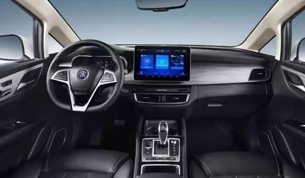 比亚迪宋max最新款油耗百公里油耗9l车身尺寸超越同级