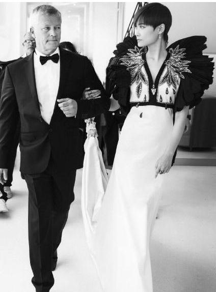 李宇春嫁78岁外国富翁