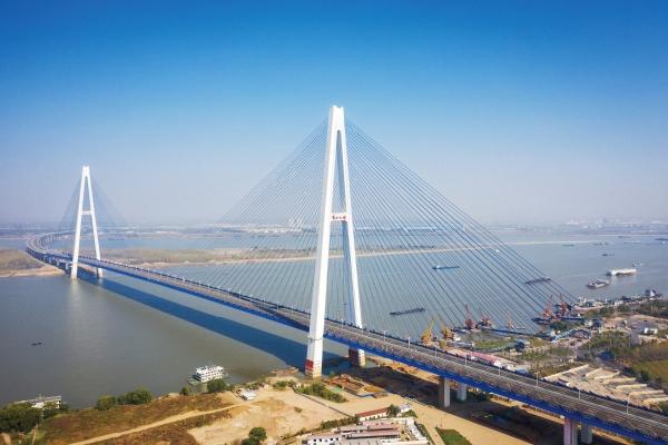 长江上最宽桥梁武汉青山长江大桥通车