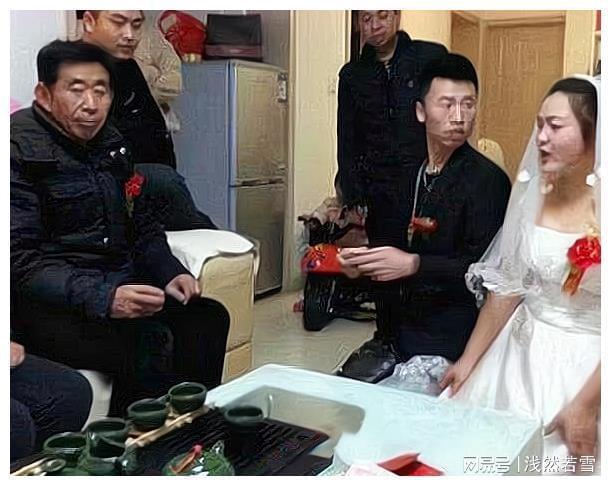 张浩父母说:"本来婚礼应该是男方来办,现在你老婆家非要承担,别人知道