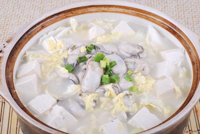海蛎子肉炖豆腐