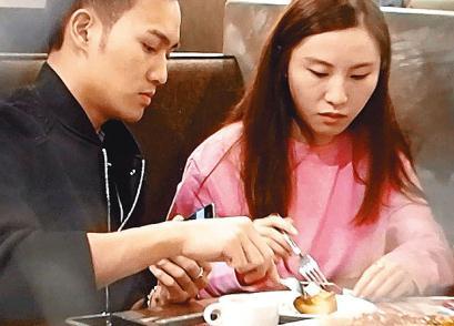 黄恺杰开飞机带妈妈赵雅芝兜风女友刘凯茵个人家庭资料曝光