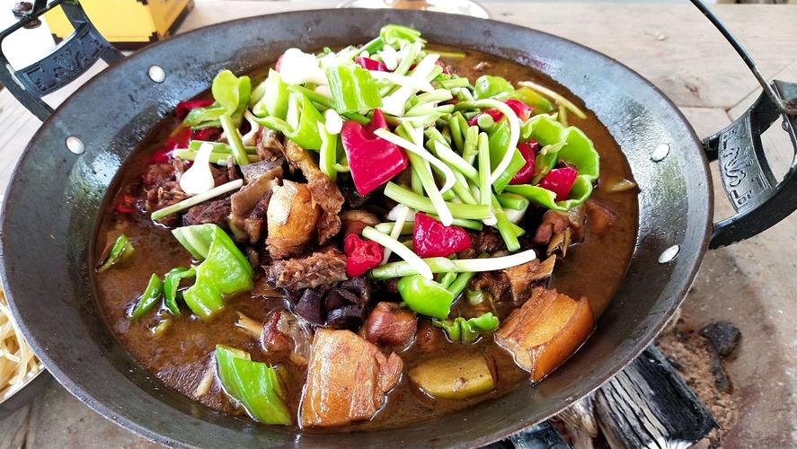 固始的吊锅鸡块和吊锅鹅块都是散养的土味哦!