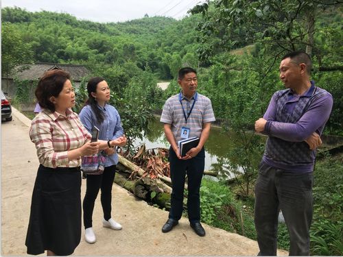 邛崃市政协副主席毛迪瑜到大同乡周沟村走访慰问贫困户