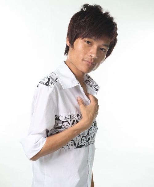 歌手王亮的个人基本资料简介