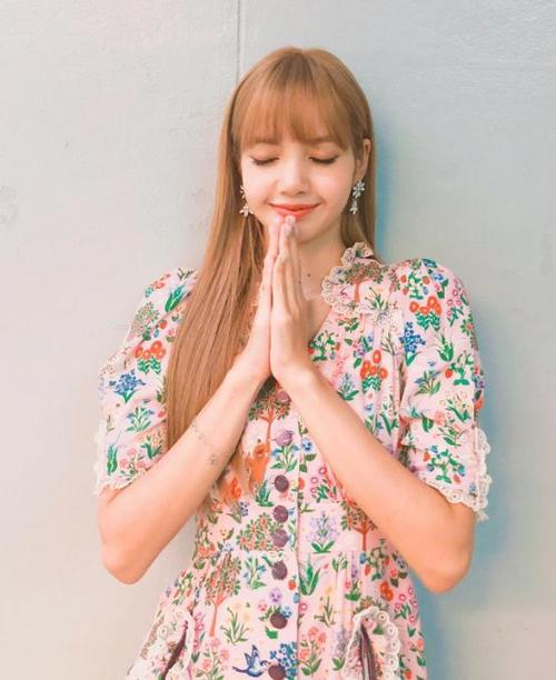 《青春有你2》lisa,《创造营2020》宋茜,谁才是舞台