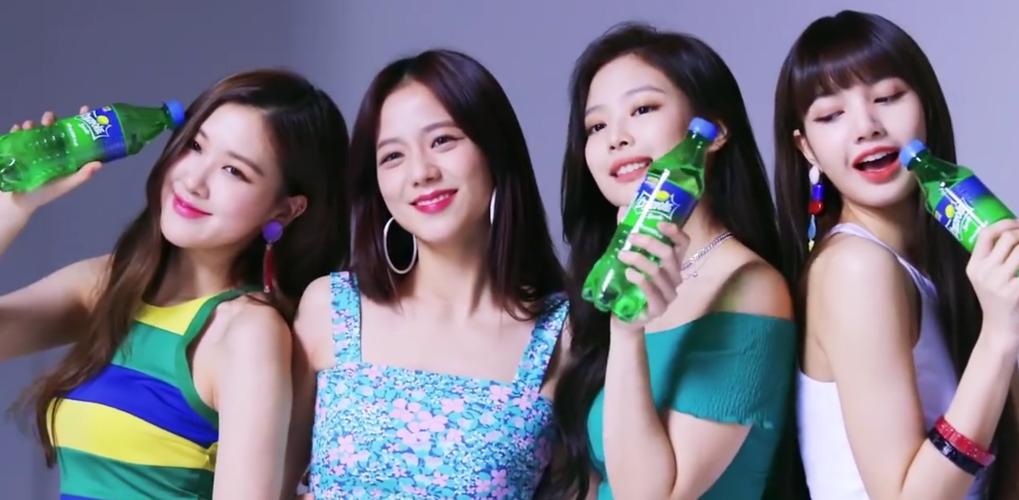 blackpink全体照二改看简介