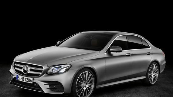 奔驰e级新出油电混合,2.0t爆出300马力,奥迪a6l有压力