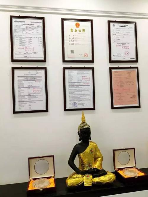 环境 店内装修大气简单 富有品质感 就和我们的苏岛燕窝一样的有品质