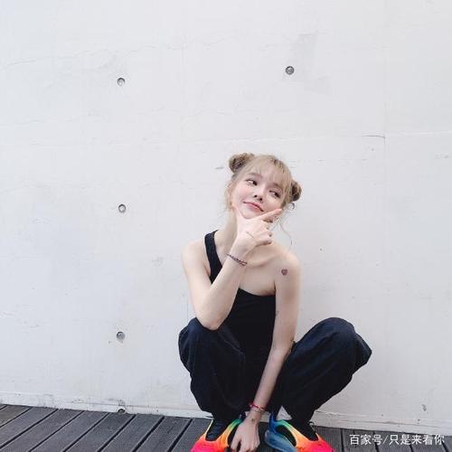 简直"鬼马"小仙女!申智珉出街"氧气"look,实在释放天性