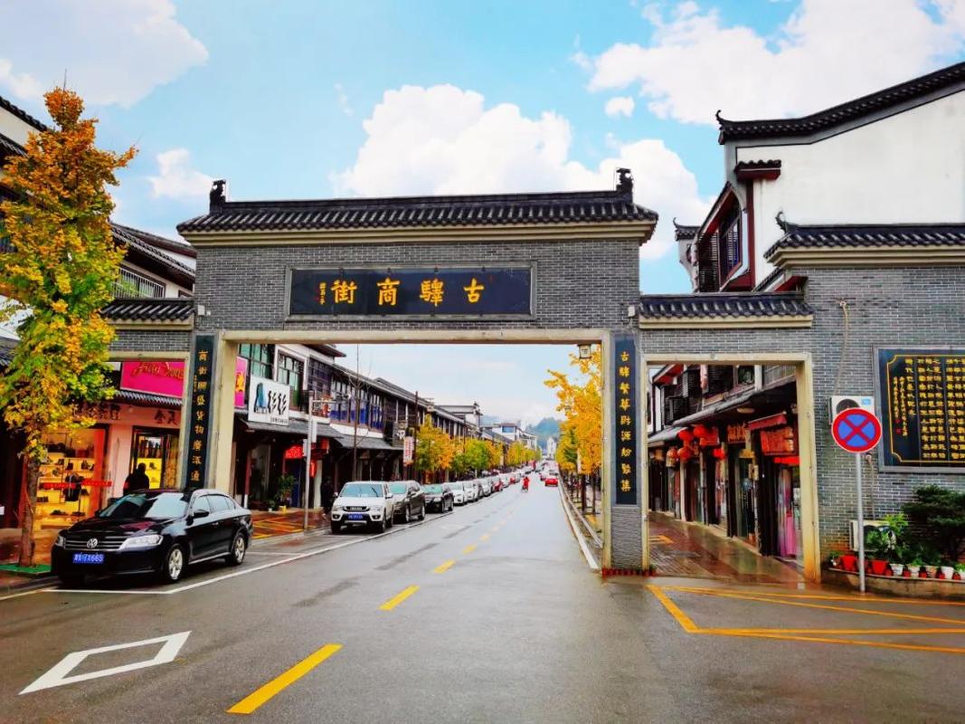 座千年古镇也是交通要冲在唐代就是长沙北上的第一处驿站早在秦时这里