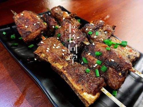 烤排骨   爽脆的猪鼻筋,又脆又嫩爽滑的螺片,芝士地瓜各种烧烤食材