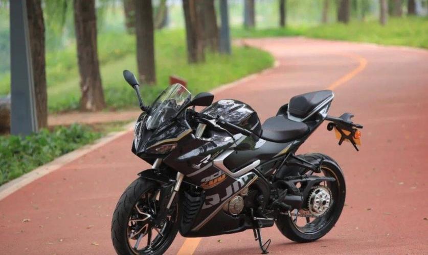 两轮载魂篇一去骑摩托车吧新手向推荐250排量跑车推荐便宜又有型