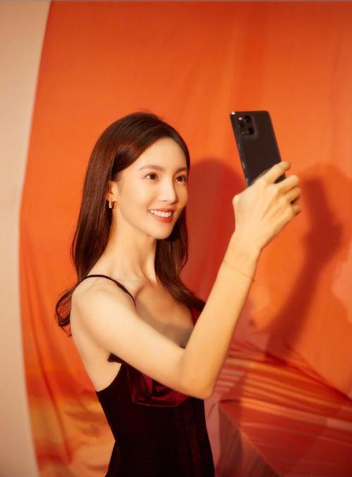 姜文滤镜下的金晨!太绝了