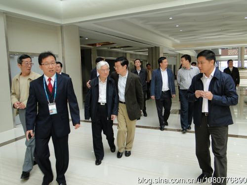 武汉市常务副市长袁善腊一行视察汉口北