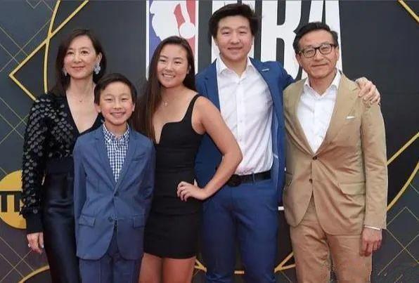 蔡崇信夫妇现场督战60岁妻子气质出众nba最美老板娘