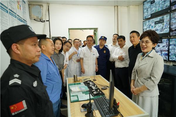 刘荣华同志带队检查天府新区节前安全工作