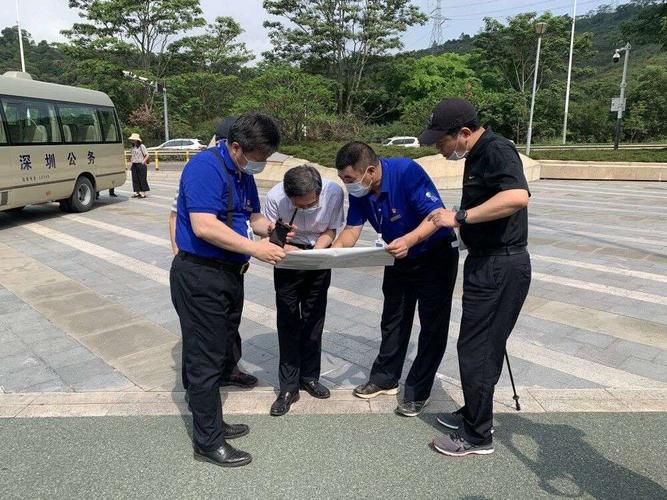 市城管局王国宾局长率队到观澜森林公园就公园绿道建设和管理进行了