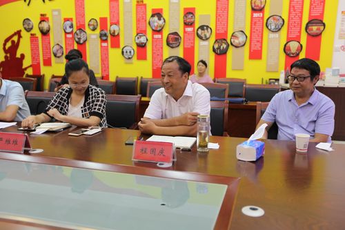 全国劳动模范,全国先进基层党支部书记程国庆同志介绍了党建引领产业