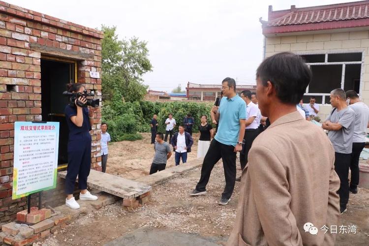 靖远县农村"厕所革命"现场推进会在东湾镇南头村召开