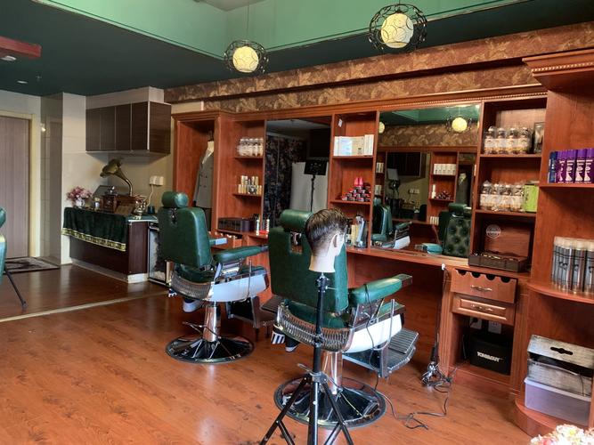 距离也不是很远让然后就去尝试了一下1,还真的跟我之前去过的理发店不