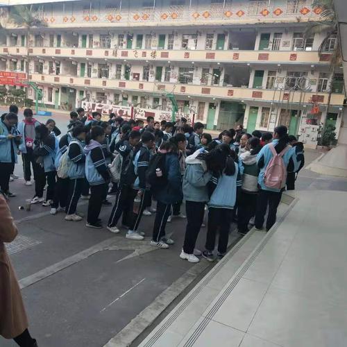 构建优秀班级 共创美好明天 ——邕宁二中192班课外拓展活