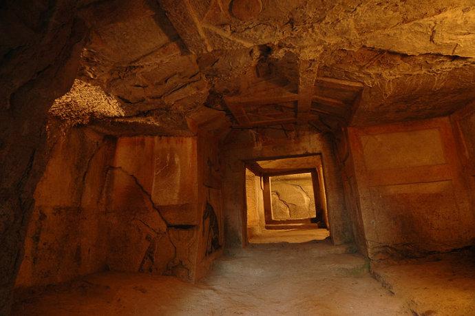 献王陵是献县汉墓群中的一座汉墓,位于献县城东5.