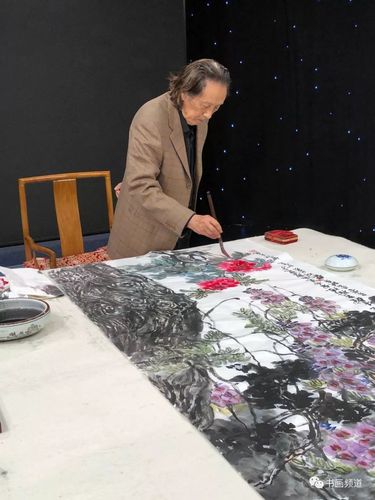 中国美术家协会会员,中国书画函授大学特聘教授,中华名人协会中国书画