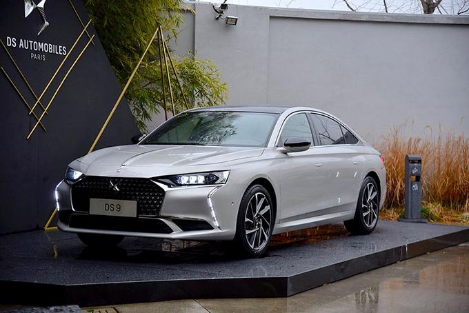 法式高定美学的集大成者,则是法国汽车,而其中的代表就是ds品牌.