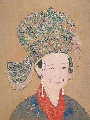 要数《清平乐》中最为豪华的发冠,那一定是曹皇后