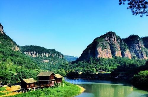 "穿岩之峰高苍苍,峰峦十九摩天光",说的就是浙江这处景区