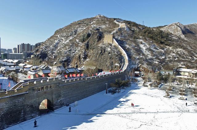 张家口站:大境门雪景