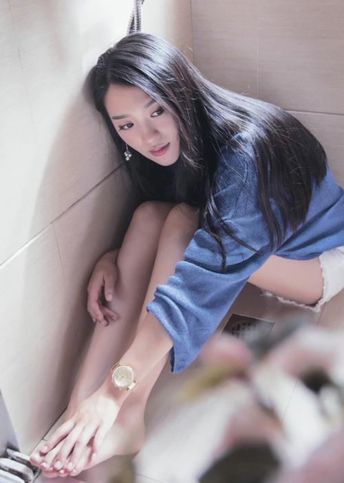 贤淑端庄的气质女孩令人青睐私房照写真图片下载