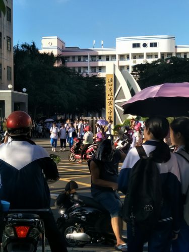 环湖路红城湖海口市琼山区第二中学门前水域经巡查,作业良好未发现