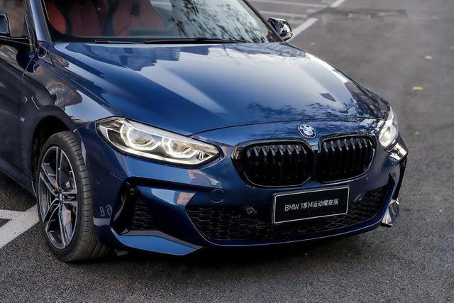 新款宝马1系试驾:一体式运动座椅,2.0t发动机,20来万