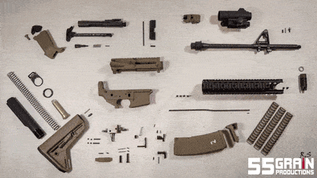 子弹上膛后,扣动扳机,枪内的撞针撞击子弹后面,引发子弹火药,子弹射出