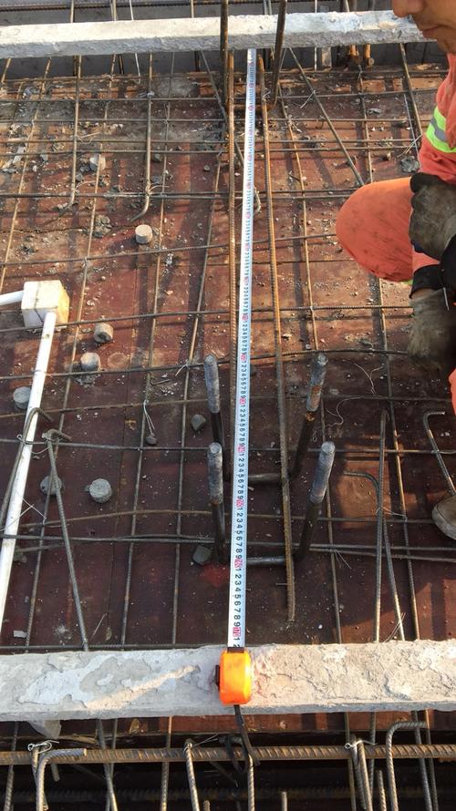 卸料平台预埋卡箍内添加附加钢筋起什么作用?求讲解