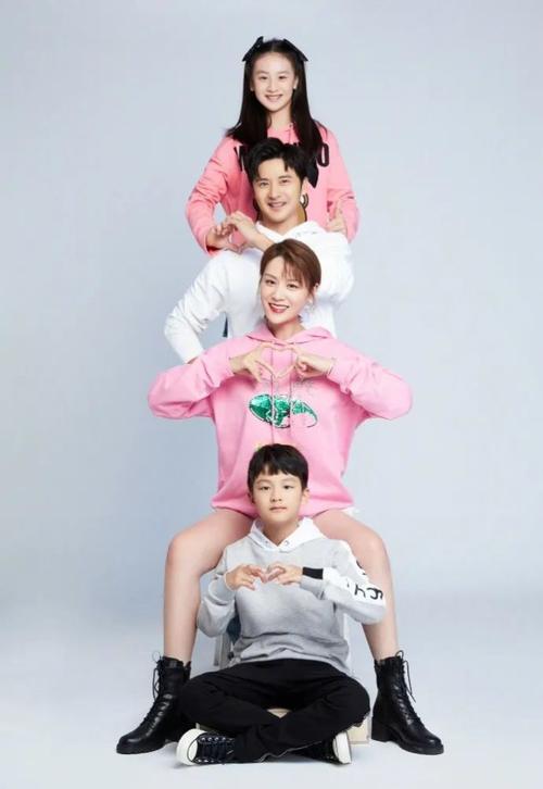 田亮晒一家四口合照,森碟大长腿太吸睛,网友:这身高令