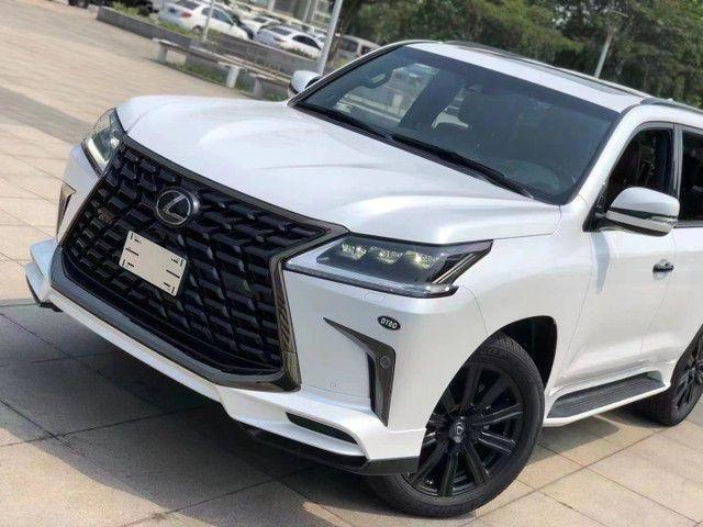 有着全尺寸定位的 lx570是雷克萨斯旗下的顶级suv,除了提供强劲的越野