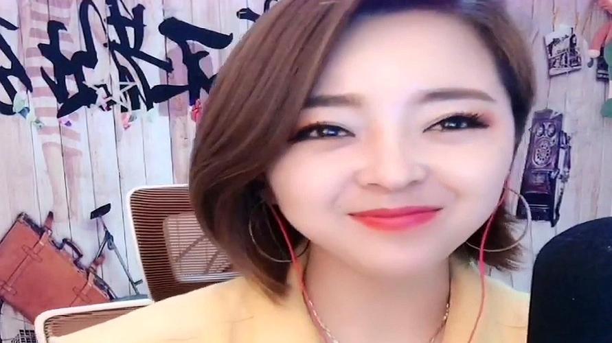 网红女歌手翻唱《情锁》,独特的嗓音,别有一番味道!