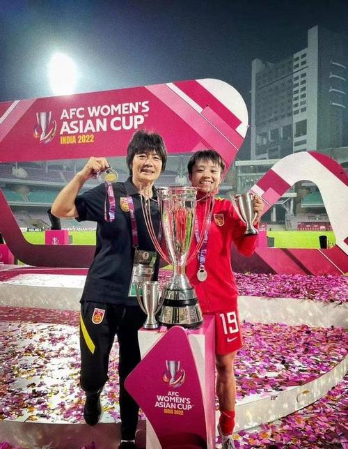 川妹子张琳艳当选女足亚洲杯决赛未来之星贝克汉姆也送来祝福