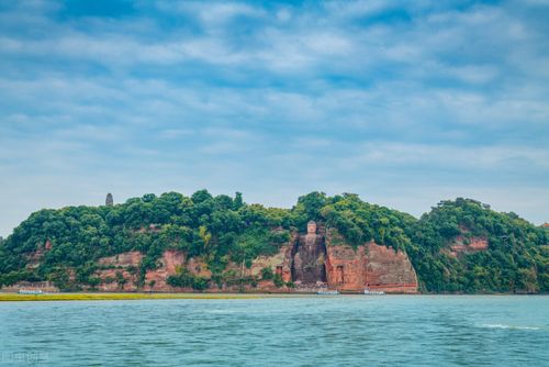 太神奇了,四川乐山大佛"生"出了一座巨型睡佛
