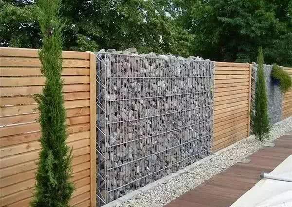 将石笼用在户外时,兼具了装饰性和功能性.