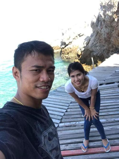 西提猜之所以选择"白莲"图案高调展示,是想要取代前辈播求在本国的地