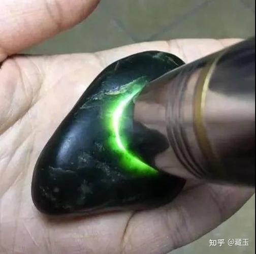 不得不说,黑碧是和田玉