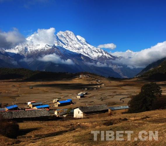 吉隆乃村:大山顶上的天堂