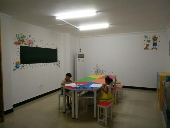 儿童绘画班教室