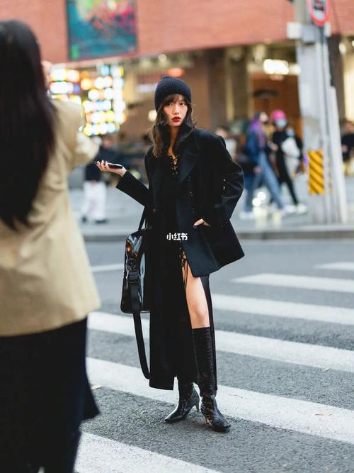 街拍上海 | 魔都街头秋冬女生穿搭_穿搭_街头_街拍_桃江路攻略_ootd