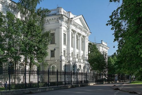 名学生也包括1300多名外国留学生在莫斯科保利(包括分校)在该大学学习