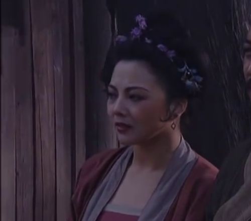 梁丽在老版《水浒传》中饰演孙二娘,她的美泼辣大气